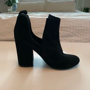 Steve Madden black booties